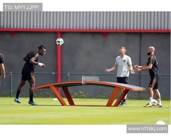 足球乒乓的魅力碰撞：探讨两项运动的异同与融合之道