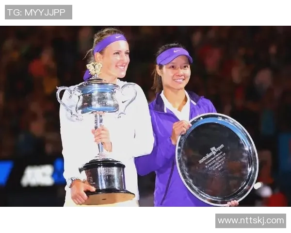 阿扎伦卡与李娜的巅峰对决：网球场上的传奇之战与友谊的交融